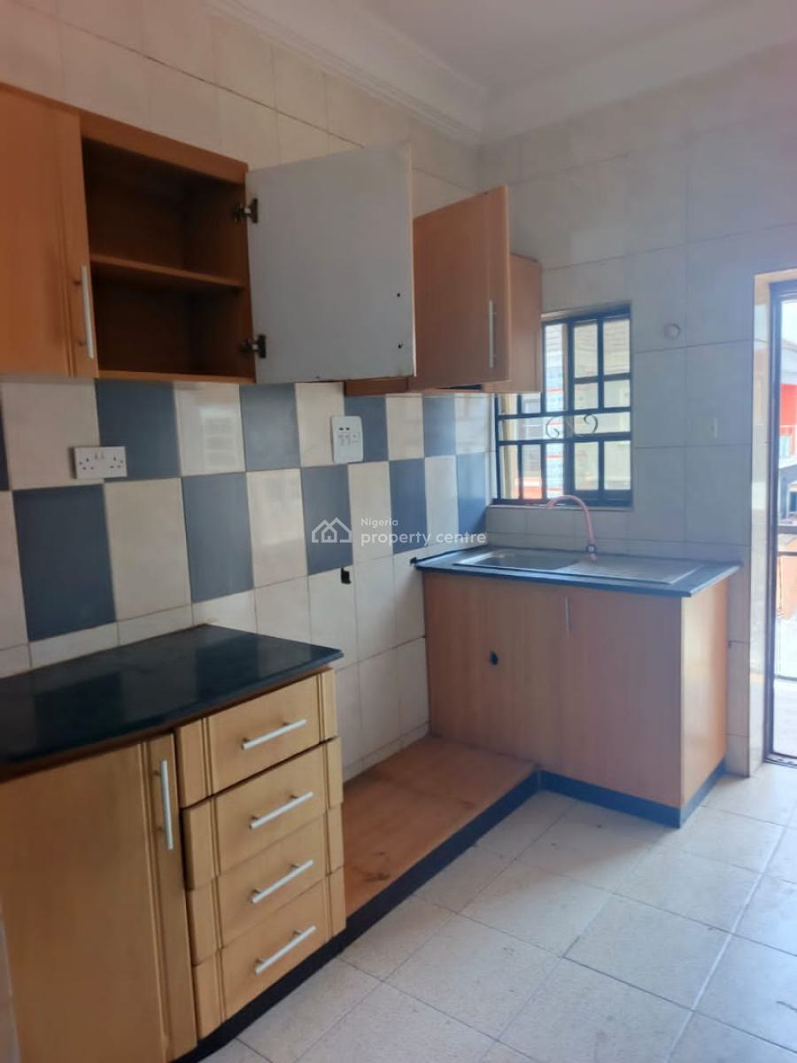 3 Bedroom Flat Apartment, Gra Phase 1, Magodo, Lagos, Flat / Apartment for Rent