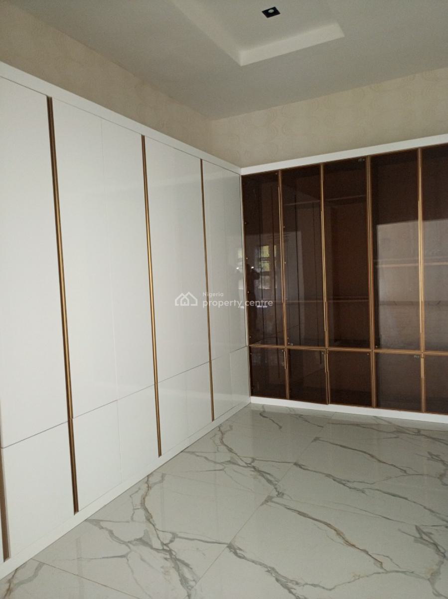 10 Bedrooms Massionate.   New Arrival, Massionate.   Tastefully Finish, By Maitama Main, Maitama District, Abuja, House for Sale