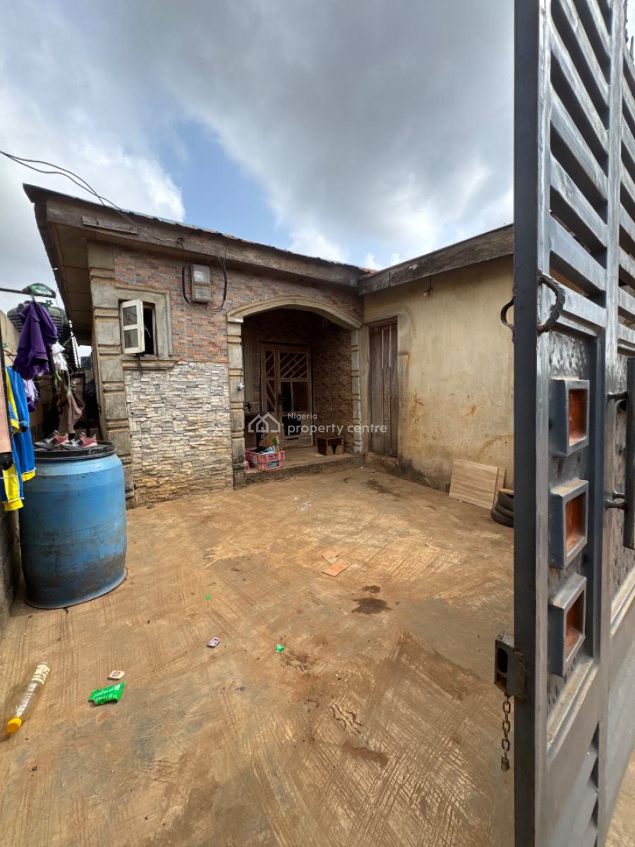 2 Bedroom Flat, Oreyo, Igbogbo, Ikorodu, Lagos, Detached Bungalow for Sale
