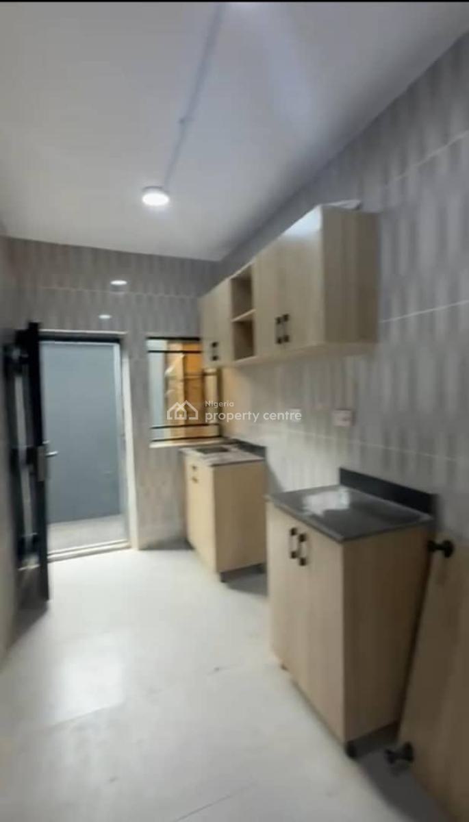 Lovely 2bedroom Flat, Off Omilani Ijesha, Surulere, Lagos, Flat / Apartment for Rent