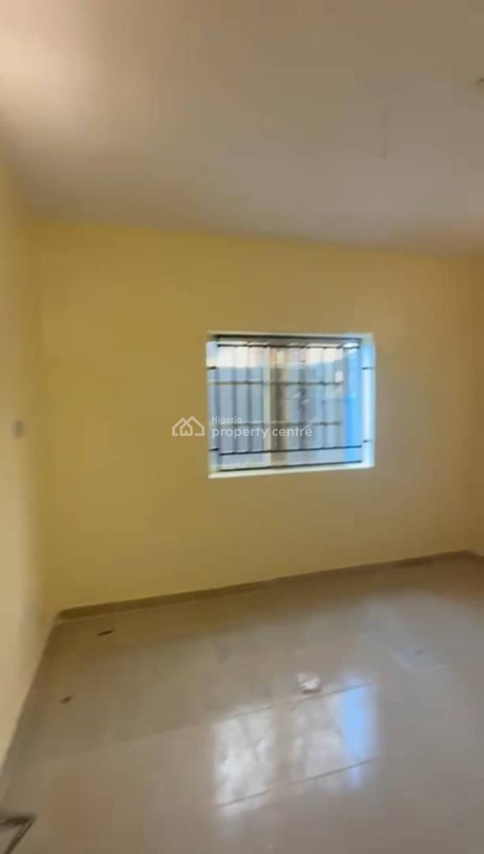 Lovely 2bedroom Flat, Off Omilani Ijesha, Surulere, Lagos, Flat / Apartment for Rent