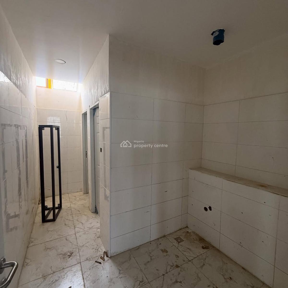 4 Story Building Office Complex with 1,040 Sqm on Each Floor, Lugbe District, Abuja, Office Space for Sale