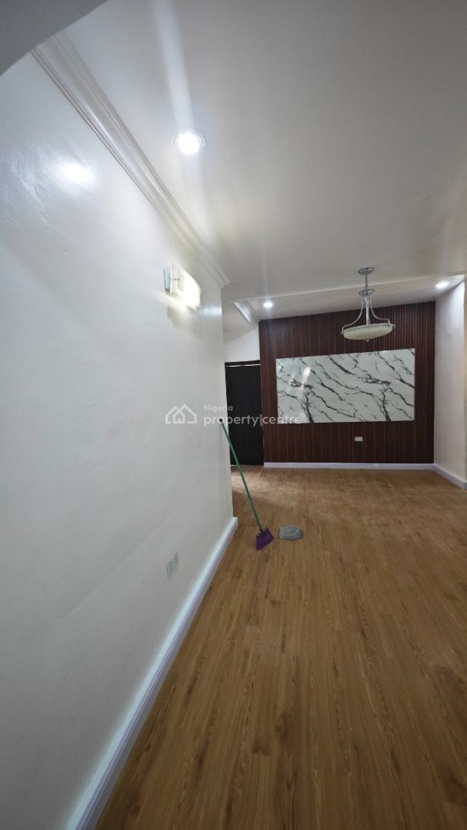 Serviced 3 Bedrooms Flat with 24/7 Power, Lekki Phase 1, Lekki, Lagos, Flat / Apartment for Rent