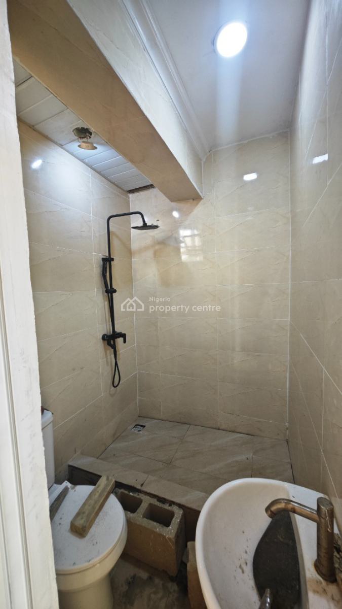 Serviced 3 Bedrooms Flat with 24/7 Power, Lekki Phase 1, Lekki, Lagos, Flat / Apartment for Rent