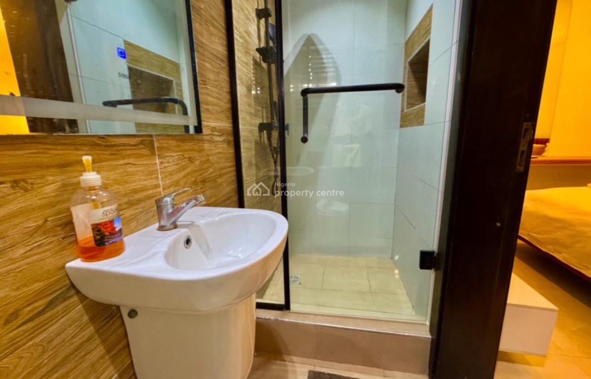 Exquisite 2 Bedroom Apartment, Lekki Phase 1, Lekki, Lagos, Flat / Apartment Short Let