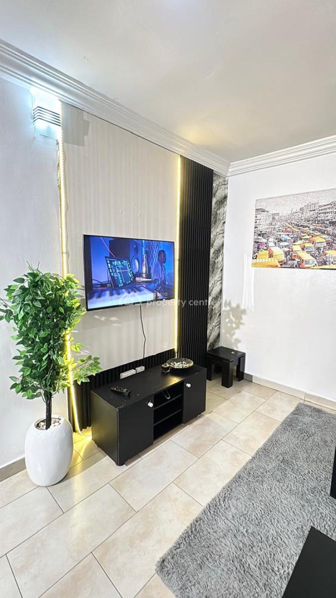 1 Bedroom Appartment, Ikeja Gra, Ikeja, Lagos, Mini Flat (room and Parlour) Short Let