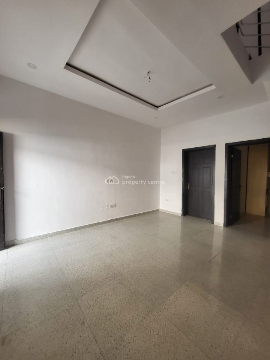 Distress Well Built 3 Bedroom Terrace Duplex, Ikota, Lekki, Lagos, Terraced Duplex for Sale