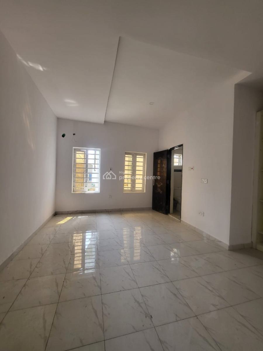 Distress Well Built 3 Bedroom Terrace Duplex, Ikota, Lekki, Lagos, Terraced Duplex for Sale