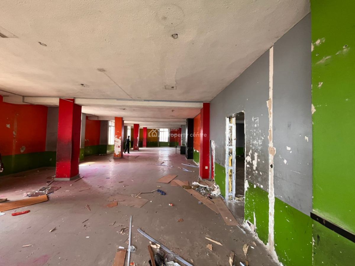 6,896sqm Open Plan Office Space Available in a Commercial Area, Ikorodu Road, Jibowu, Yaba, Lagos, Office Space for Rent