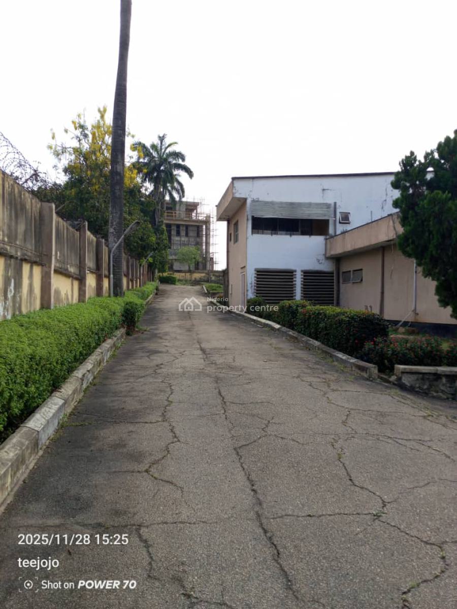 Detached House with 2 Terrace Chalet, Iyaganku Gra, Ibadan South-west, Oyo, Hotel / Guest House for Rent