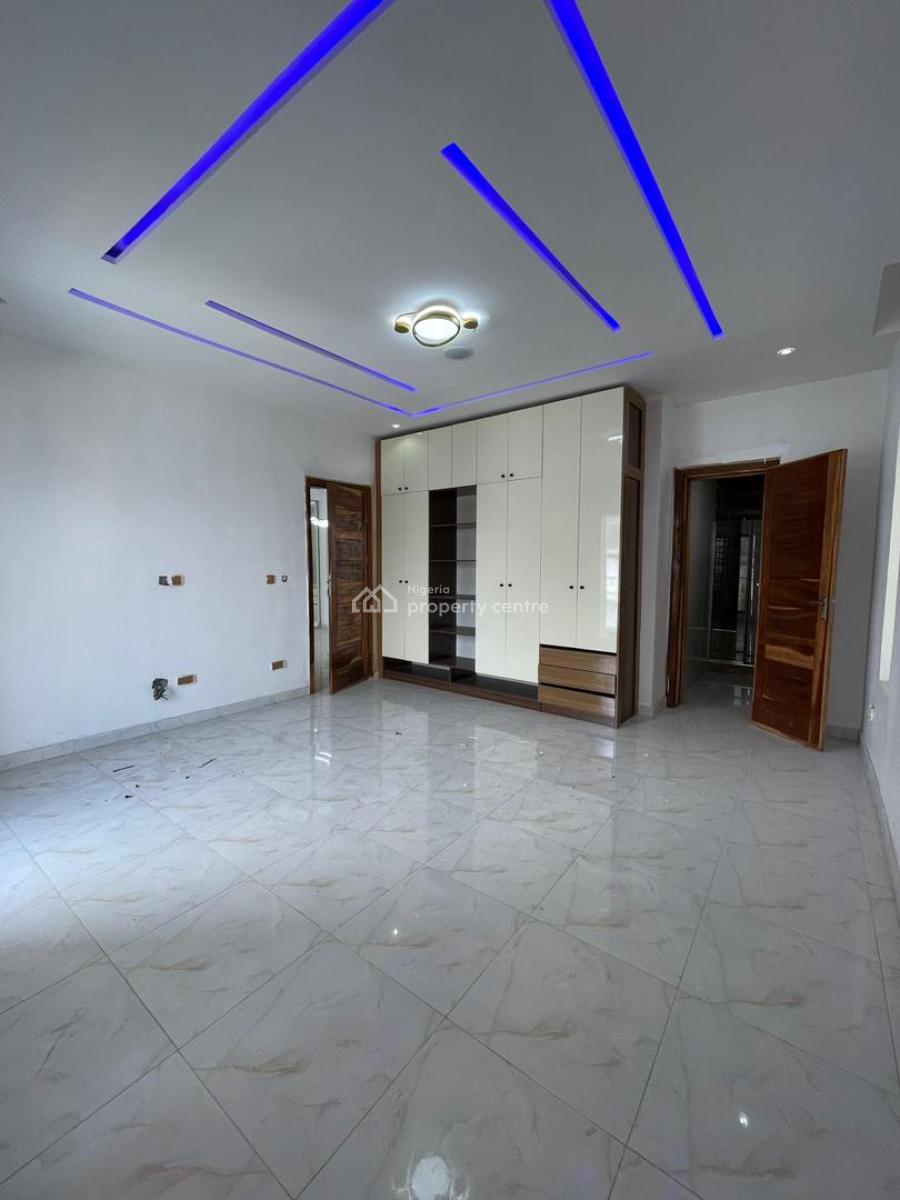 Spacious  Massive 2bedroom Apartment   Available 110m Net, Agungi, Lekki, Lagos, Flat / Apartment for Sale