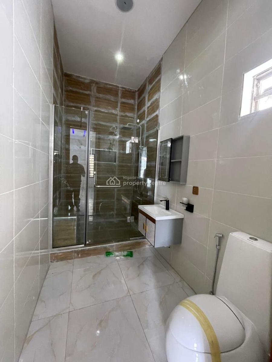 Spacious  Massive 2bedroom Apartment   Available 110m Net, Agungi, Lekki, Lagos, Flat / Apartment for Sale