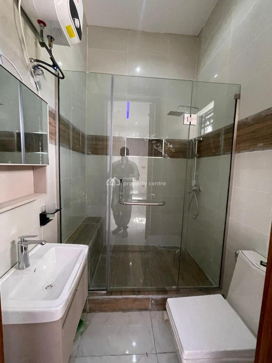 Spacious  Massive 2bedroom Apartment   Available 110m Net, Agungi, Lekki, Lagos, Flat / Apartment for Sale