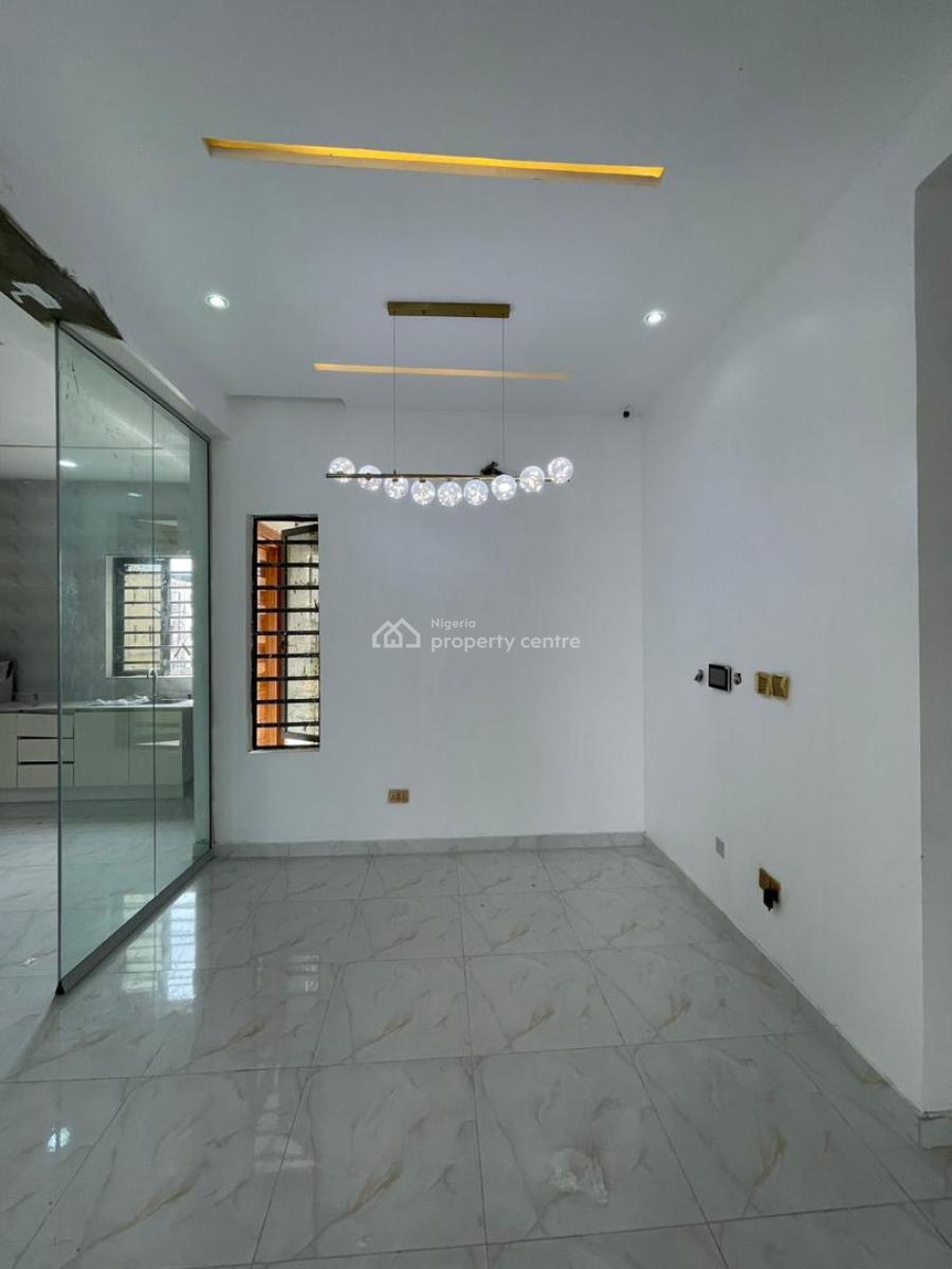 Spacious  Massive 2bedroom Apartment   Available 110m Net, Agungi, Lekki, Lagos, Flat / Apartment for Sale