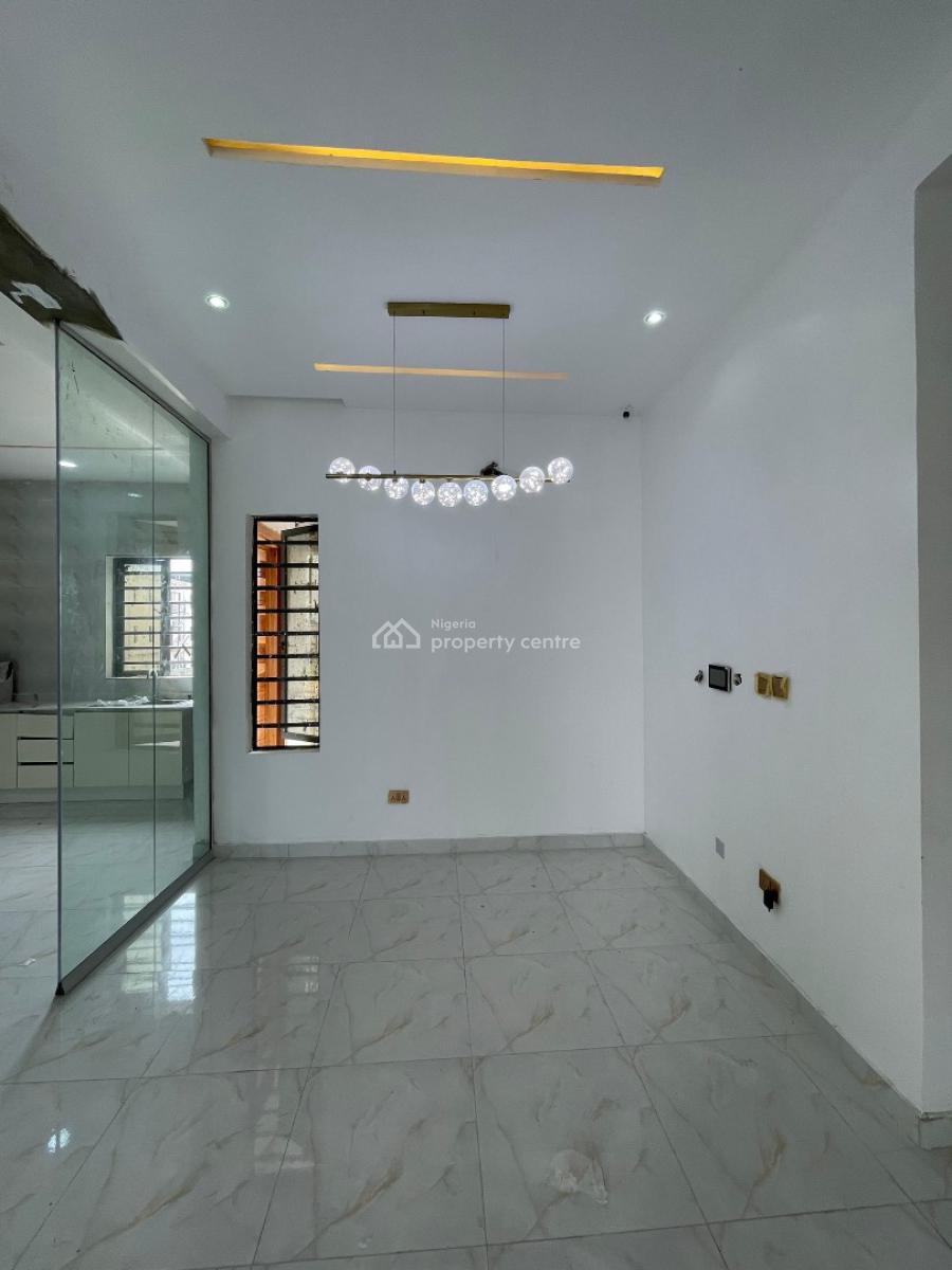 Spacious  Massive 2bedroom Apartment   Available 110m Net, Agungi, Lekki, Lagos, Flat / Apartment for Sale