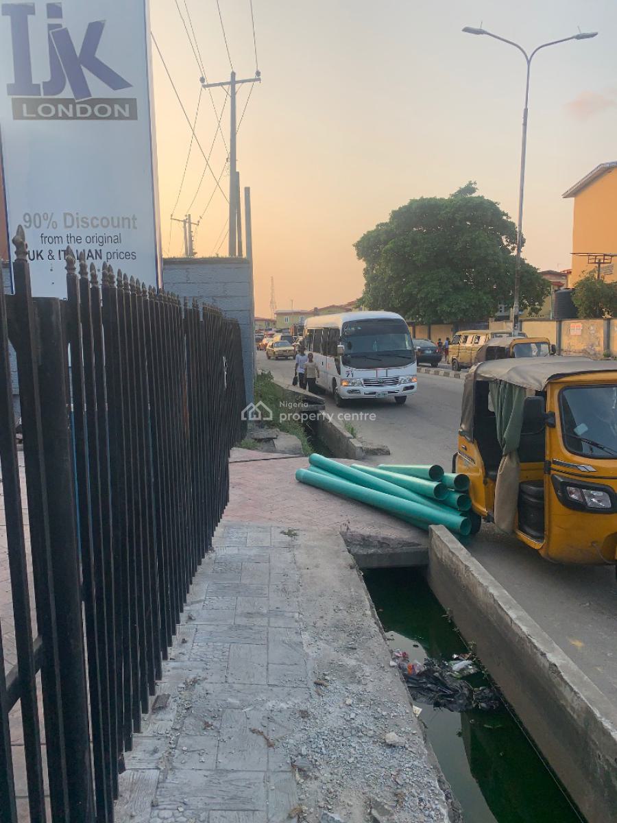 Building on a Full Plot for Commercial, Ogunlana, Surulere, Lagos, Plaza / Complex / Mall for Sale