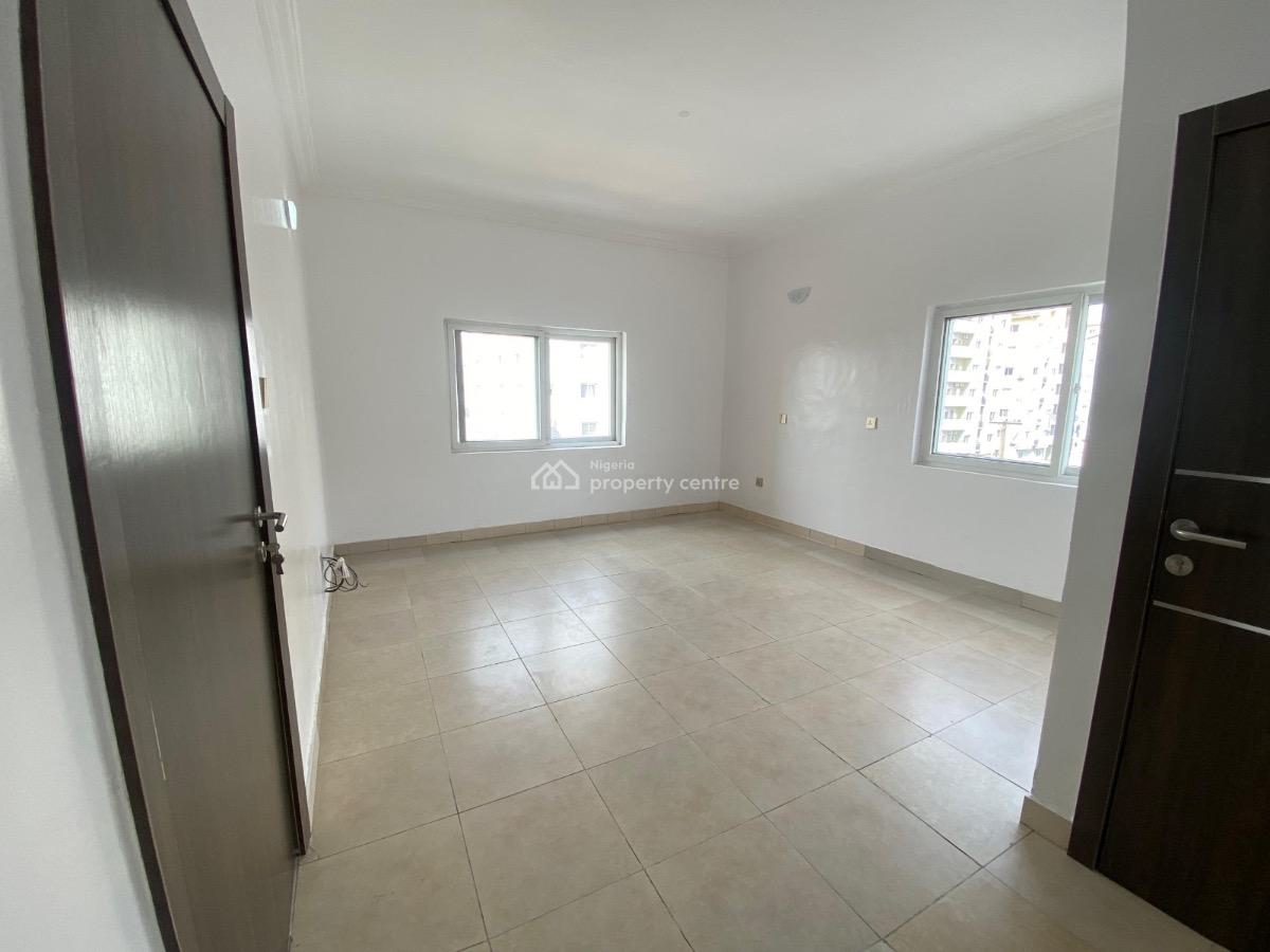 Beautiful and Renovated 3 Bedroom Apartment, Prime Water Gardens, Lekki Phase 1, Lekki, Lagos, Flat / Apartment for Rent