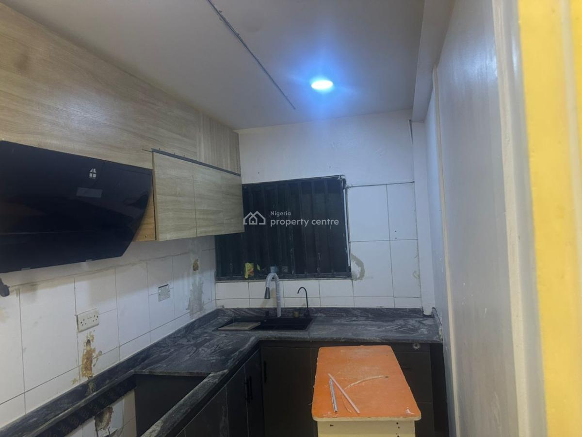 Luxury Service 2 Bedroom in an Estate  with Steady Light, Off Palace Road, Oniru, Victoria Island (vi), Lagos, Flat / Apartment for Rent