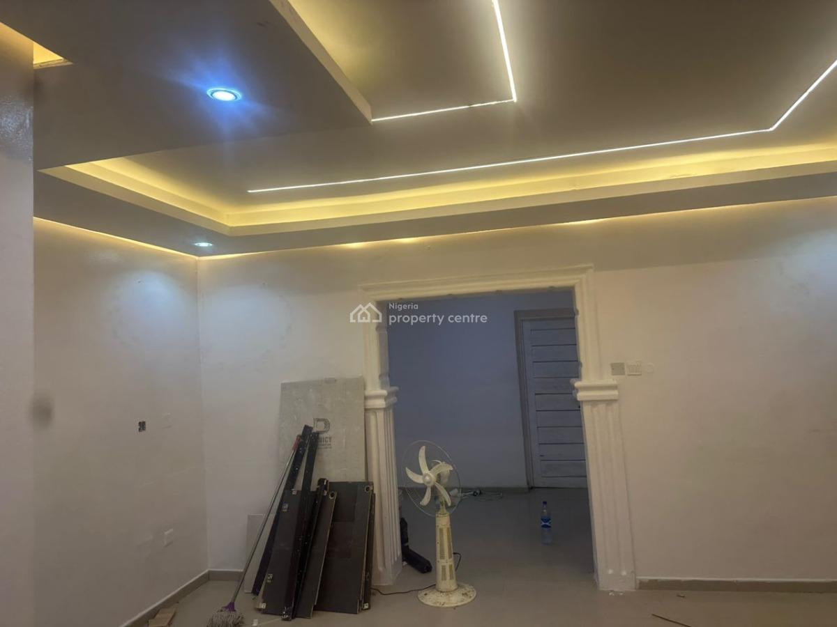 Luxury Service 2 Bedroom in an Estate  with Steady Light, Off Palace Road, Oniru, Victoria Island (vi), Lagos, Flat / Apartment for Rent