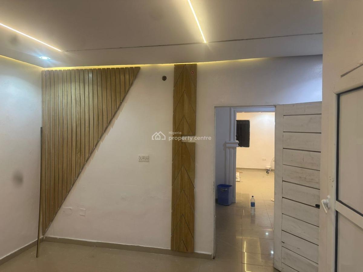 Luxury Service 2 Bedroom in an Estate  with Steady Light, Off Palace Road, Oniru, Victoria Island (vi), Lagos, Flat / Apartment for Rent