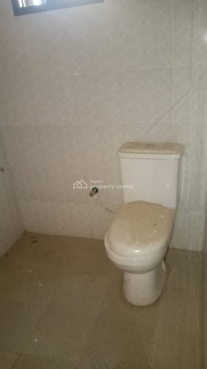 Nice and Spacious 2 Bedroom Apartment All Rooms En-suite Upstairs, Asaka Elebu, Ibadan, Oyo, Flat / Apartment for Rent