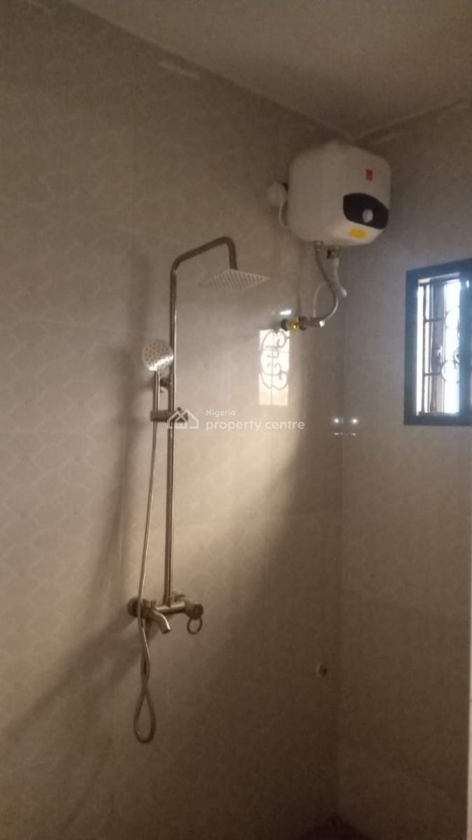 Nice and Spacious 2 Bedroom Apartment All Rooms En-suite Upstairs, Asaka Elebu, Ibadan, Oyo, Flat / Apartment for Rent