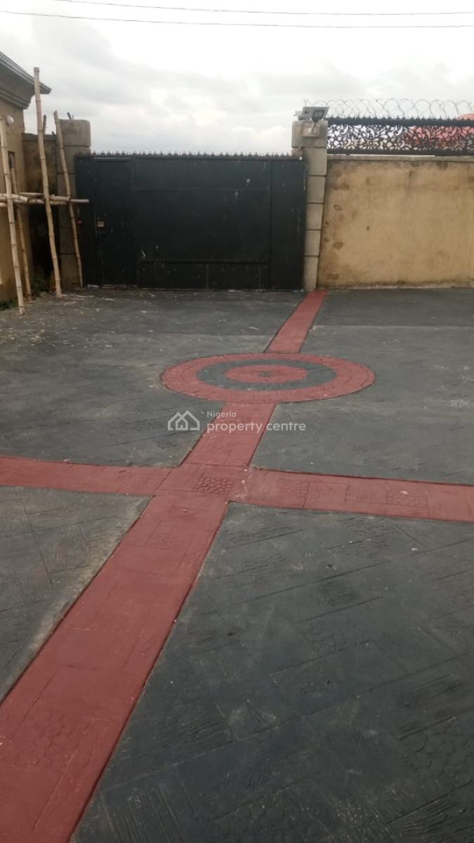 Nice and Spacious 2 Bedroom Apartment All Rooms En-suite Upstairs, Asaka Elebu, Ibadan, Oyo, Flat / Apartment for Rent