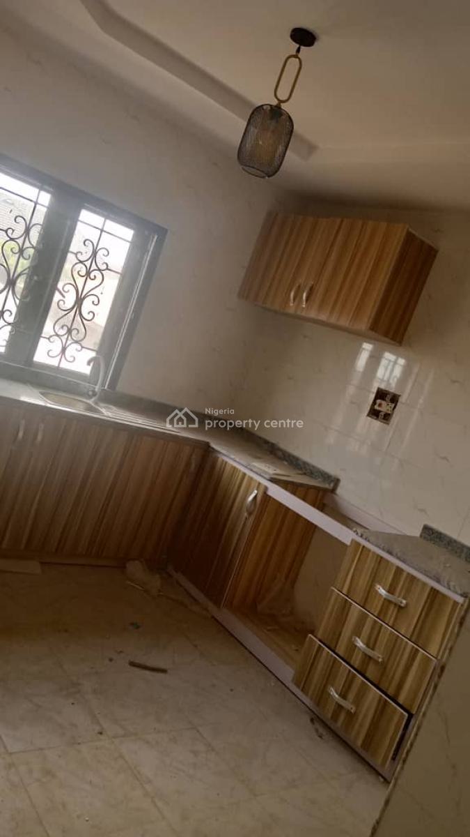 Nice and Spacious 2 Bedroom Apartment All Rooms En-suite Upstairs, Asaka Elebu, Ibadan, Oyo, Flat / Apartment for Rent