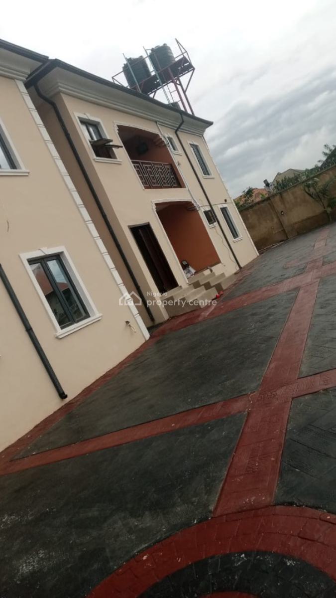 Nice and Spacious 2 Bedroom Apartment All Rooms En-suite Upstairs, Asaka Elebu, Ibadan, Oyo, Flat / Apartment for Rent