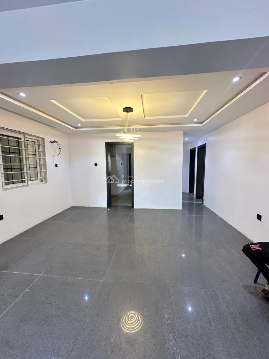 Spacious, Very Affordable 3 Bedroom Apartment, Unbelievably Affordable 3 Bedroom Apartment Within a Desirable Area, Lekki Phase 1, Lekki, Lagos, Flat / Apartment for Sale
