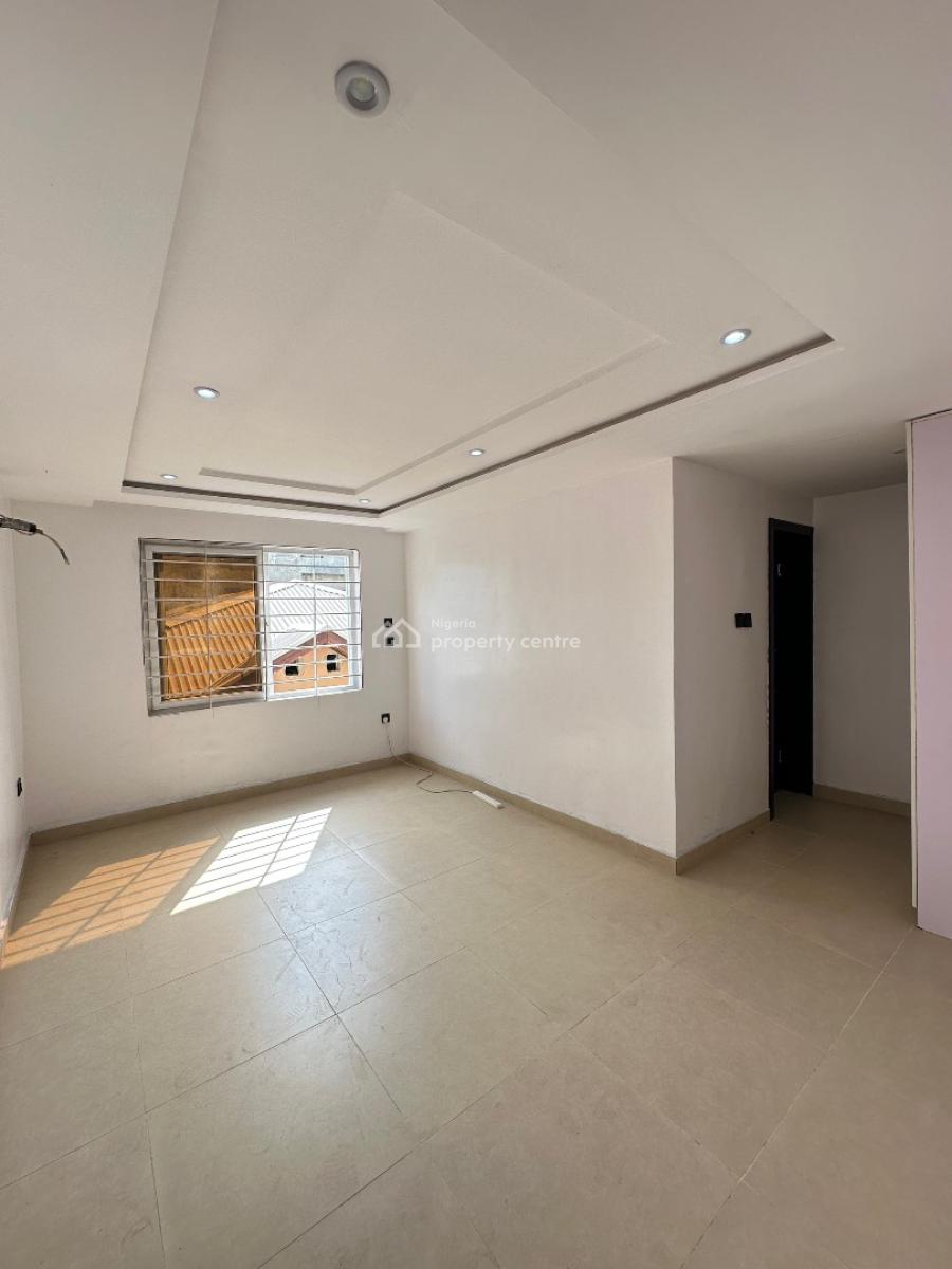 Spacious, Very Affordable 3 Bedroom Apartment, Unbelievably Affordable 3 Bedroom Apartment Within a Desirable Area, Lekki Phase 1, Lekki, Lagos, Flat / Apartment for Sale