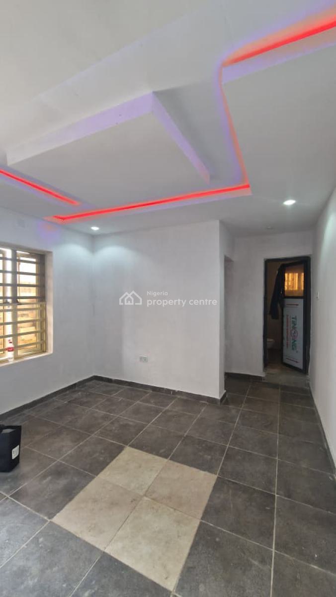 Executive 1 Bedroom Apartment with Inverter, Internet, Ibadan, Oyo, Mini Flat (room and Parlour) for Rent