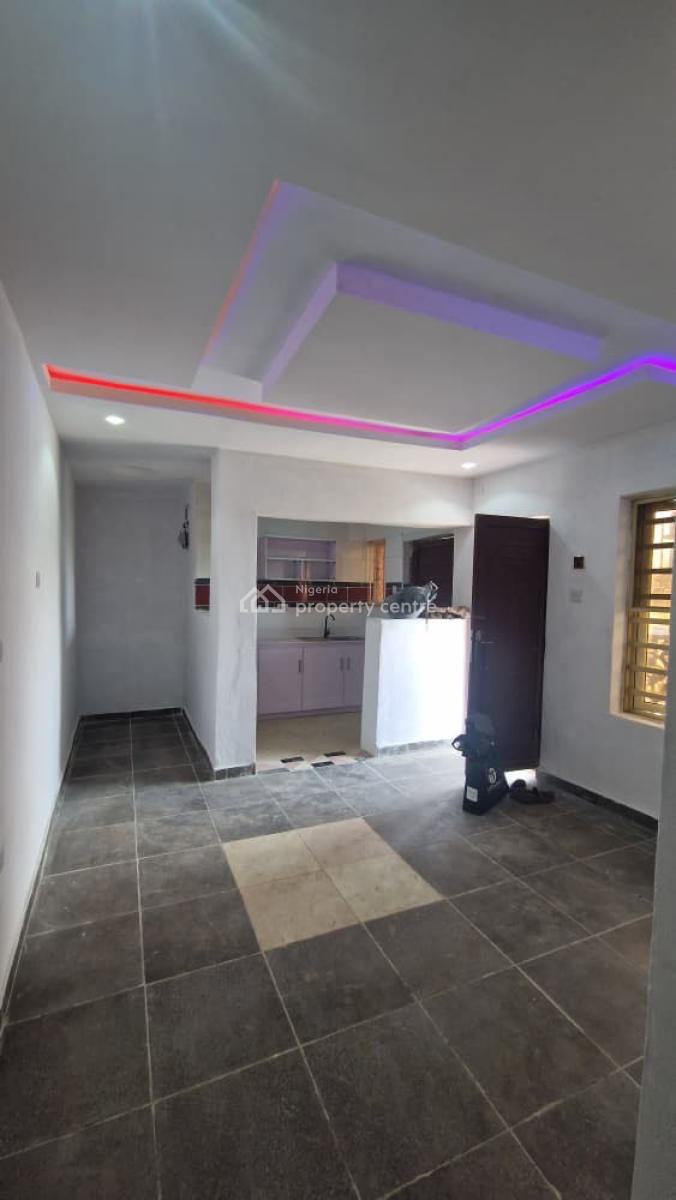 Executive 1 Bedroom Apartment with Inverter, Internet, Ibadan, Oyo, Mini Flat (room and Parlour) for Rent