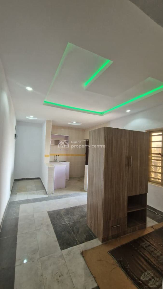 Executive 1 Bedroom Apartment with Inverter, Internet, Ibadan, Oyo, Mini Flat (room and Parlour) for Rent