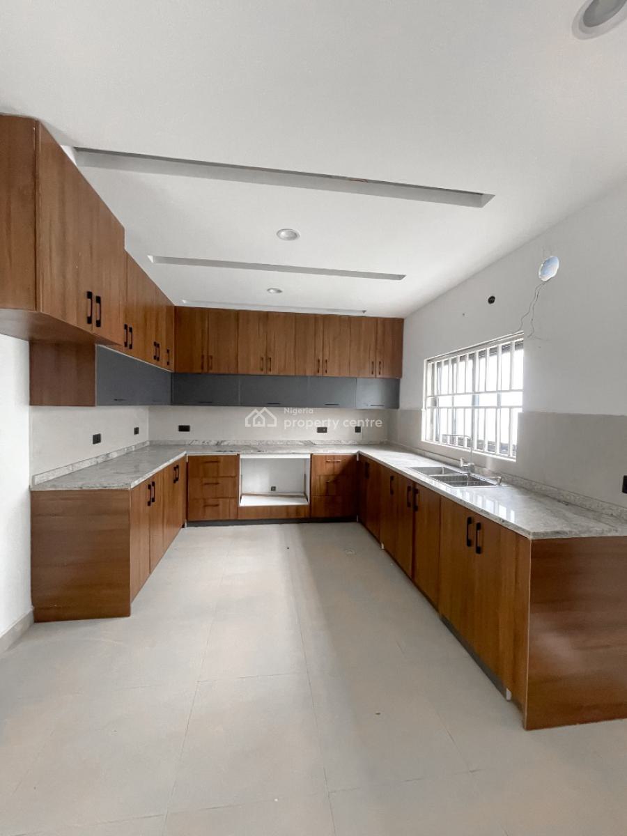 Well-finished 5-bedroom Terraced Duplex + Bq, Jahi, Abuja, Terraced Duplex for Sale