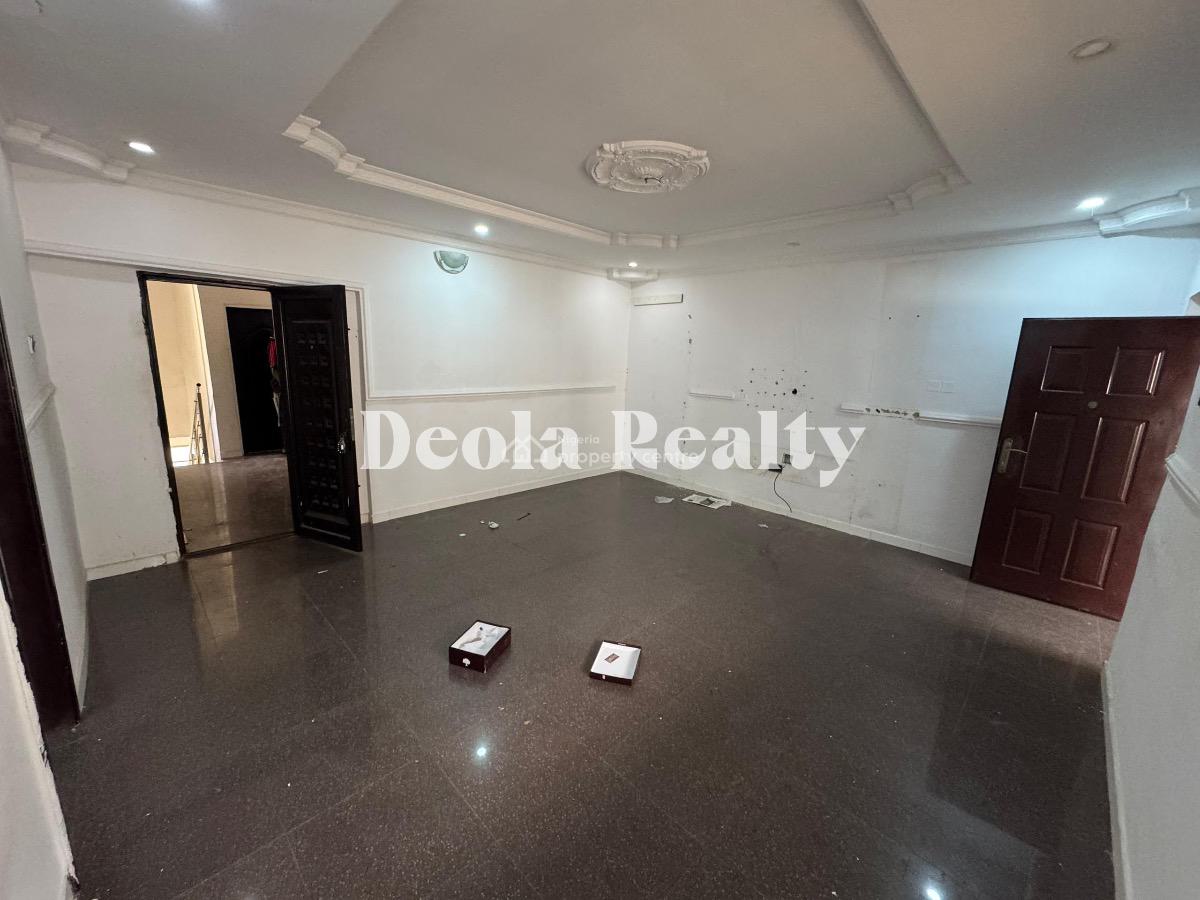 a Nice and Very Spacious 1 Bedroom Apartment(upstair), Lekki Phase 1, Lekki, Lagos, Mini Flat (room and Parlour) for Rent