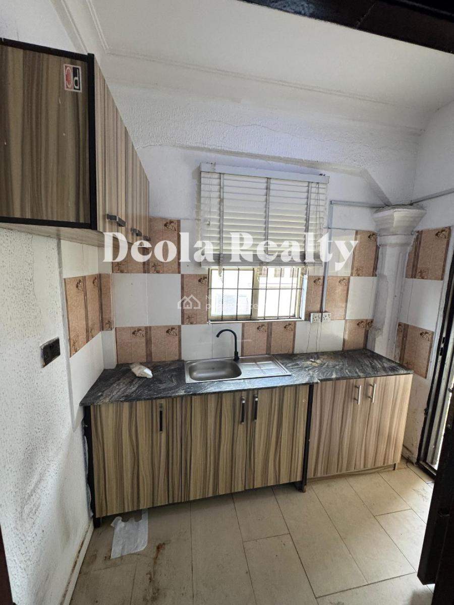 a Nice and Very Spacious 1 Bedroom Apartment(upstair), Lekki Phase 1, Lekki, Lagos, Mini Flat (room and Parlour) for Rent