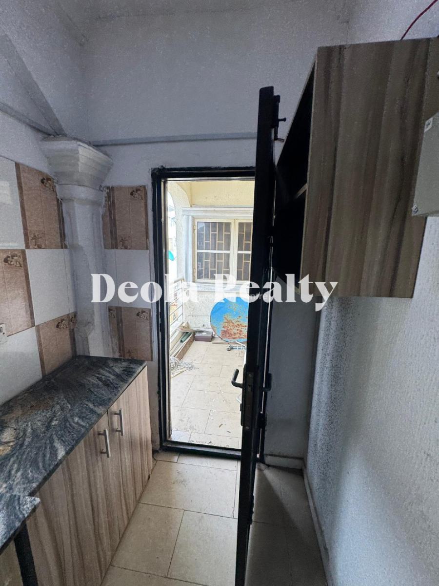 a Nice and Very Spacious 1 Bedroom Apartment(upstair), Lekki Phase 1, Lekki, Lagos, Mini Flat (room and Parlour) for Rent