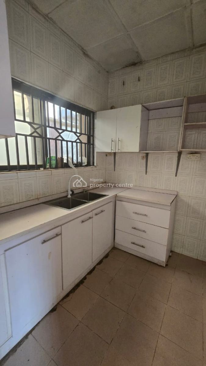 3 Bedroom Flat Apartment, Omole Phase 2 Residential Scheme, Omole Phase 2, Ikeja, Lagos, Flat / Apartment for Rent