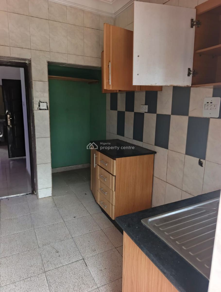 Clean & Spacious 3 Bedroom Flat Apartment, Gra Phase 1, Magodo, Lagos, Flat / Apartment for Rent