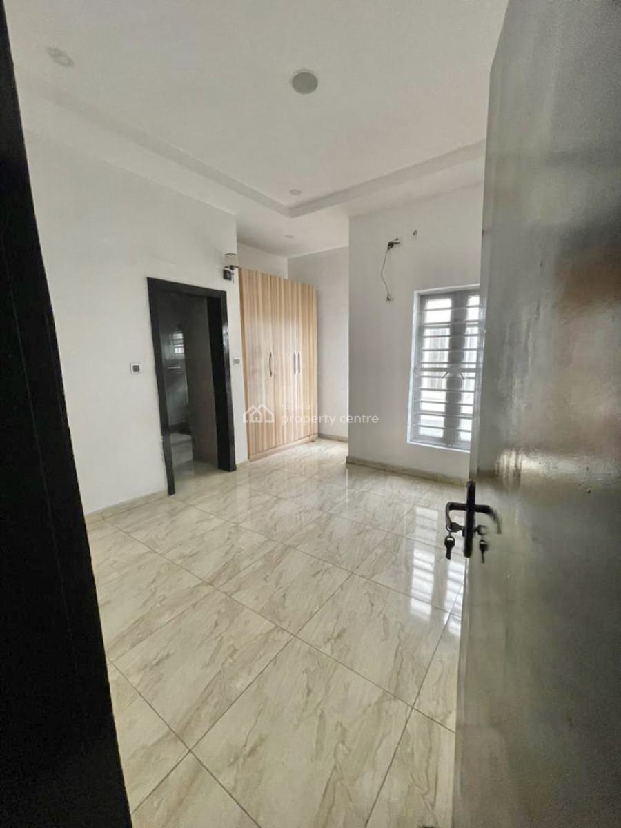 Well Maintained 4 Bedroom Semi Detached Duplex with Bq, Ologolo, Lekki, Lagos, Semi-detached Duplex for Rent