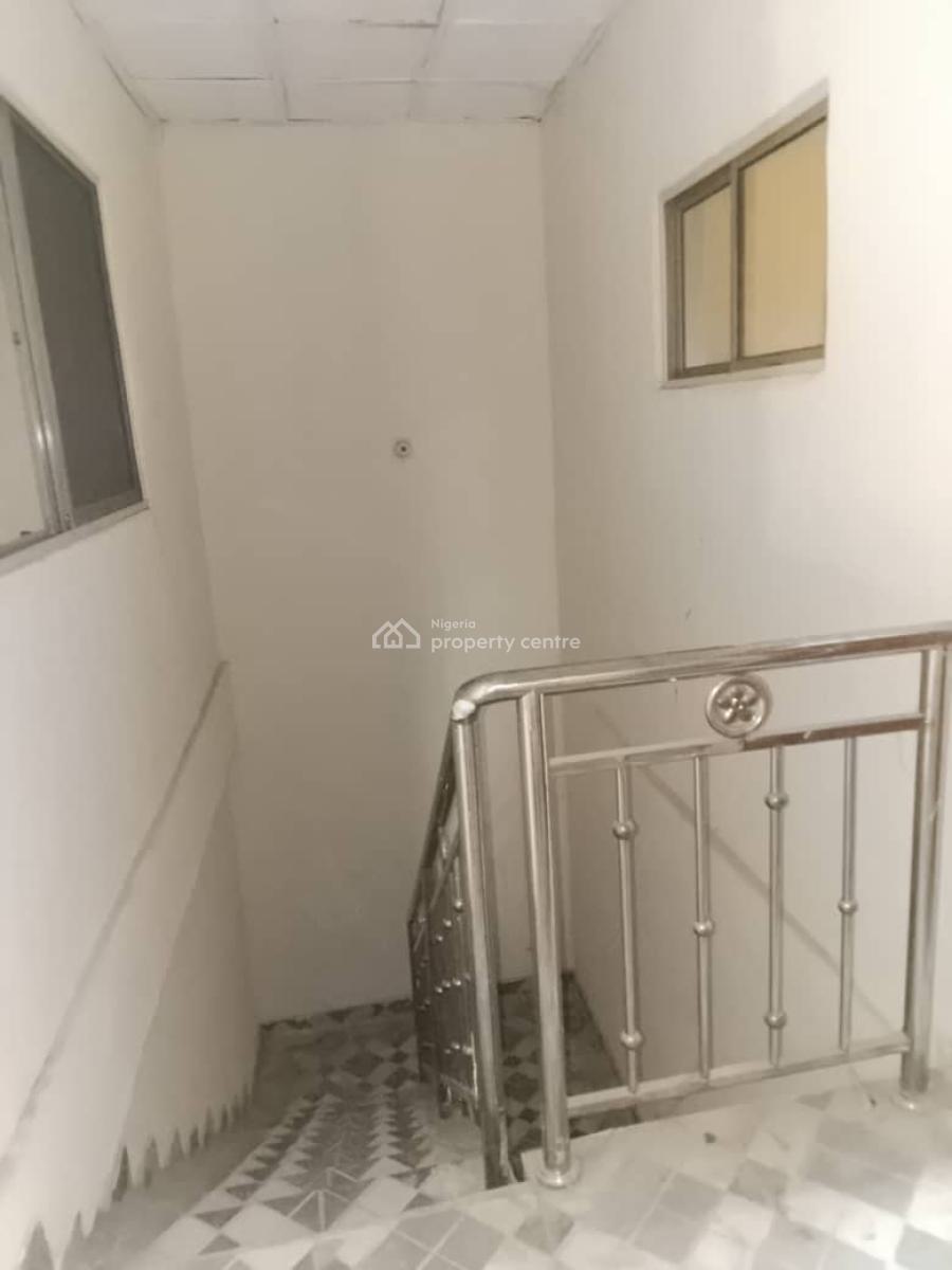 Clean 3 Bedrooms Flat / Apartment, Unilag Estate, Gra Phase 1, Magodo, Lagos, Flat / Apartment for Rent