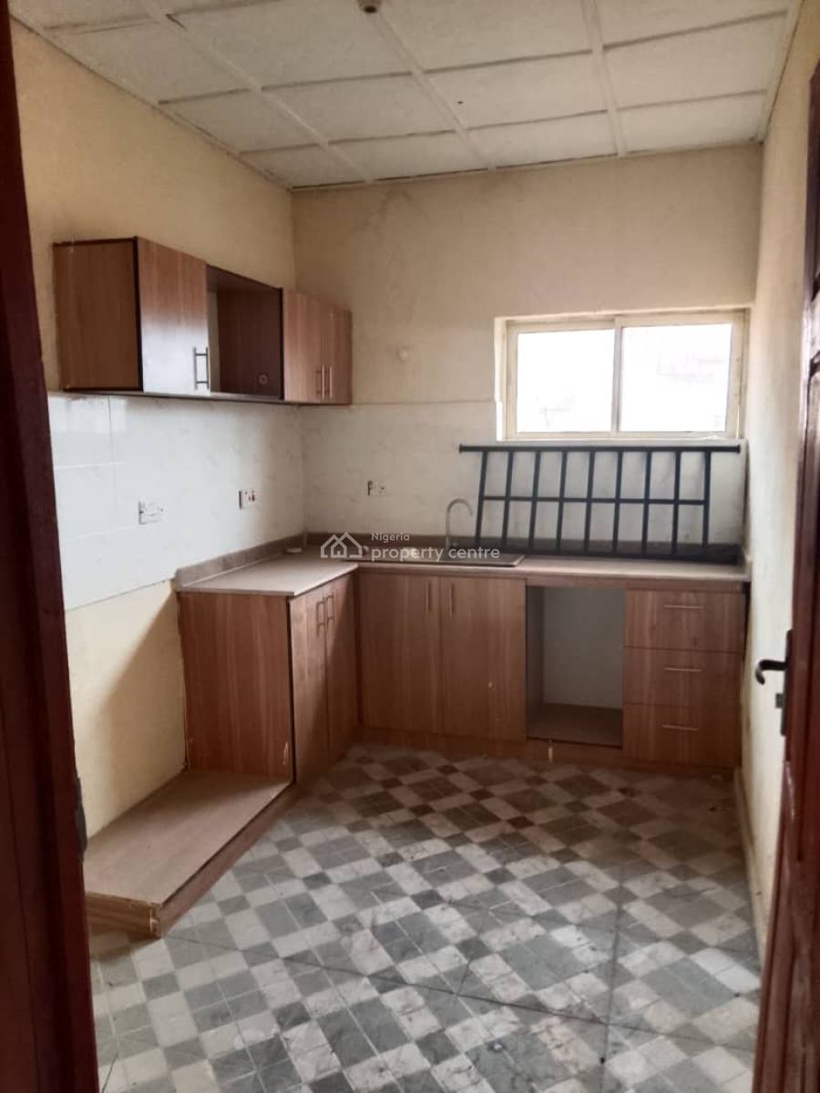 Clean 3 Bedrooms Flat / Apartment, Unilag Estate, Gra Phase 1, Magodo, Lagos, Flat / Apartment for Rent
