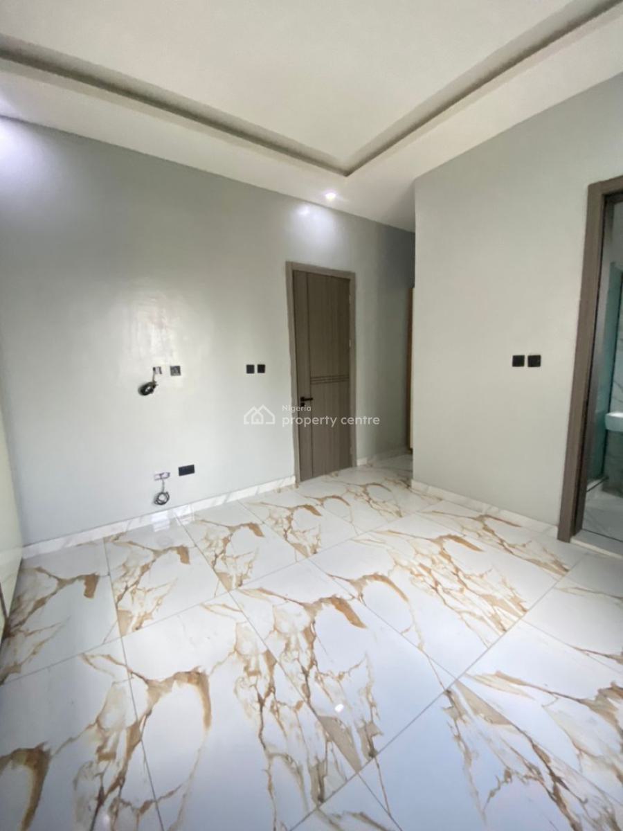 Lovely 2 Bedroom Apartment in an Estate, Lekki Phase 1, Lekki, Lagos, Flat / Apartment for Sale