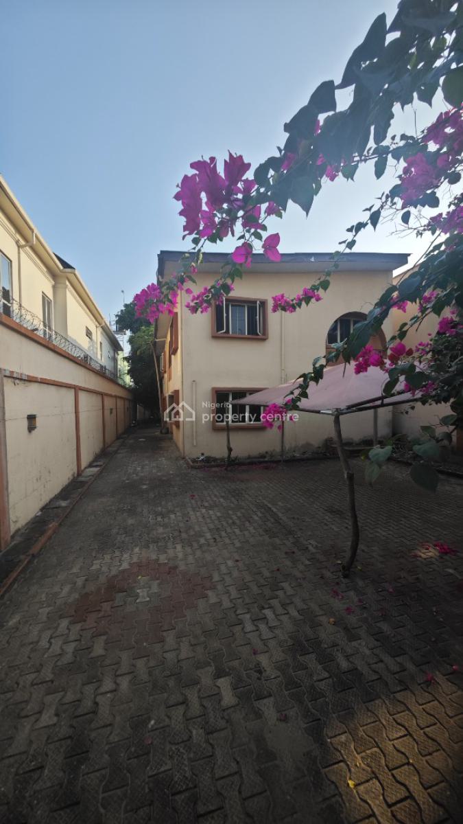 Spacious 4 Bedrooms Semi Detached House Plus 2 Rooms Bq, Lekki Phase 1, Lekki, Lagos, Semi-detached Duplex for Rent