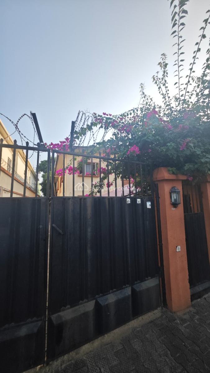 Spacious 4 Bedrooms Semi Detached House Plus 2 Rooms Bq, Lekki Phase 1, Lekki, Lagos, Semi-detached Duplex for Rent