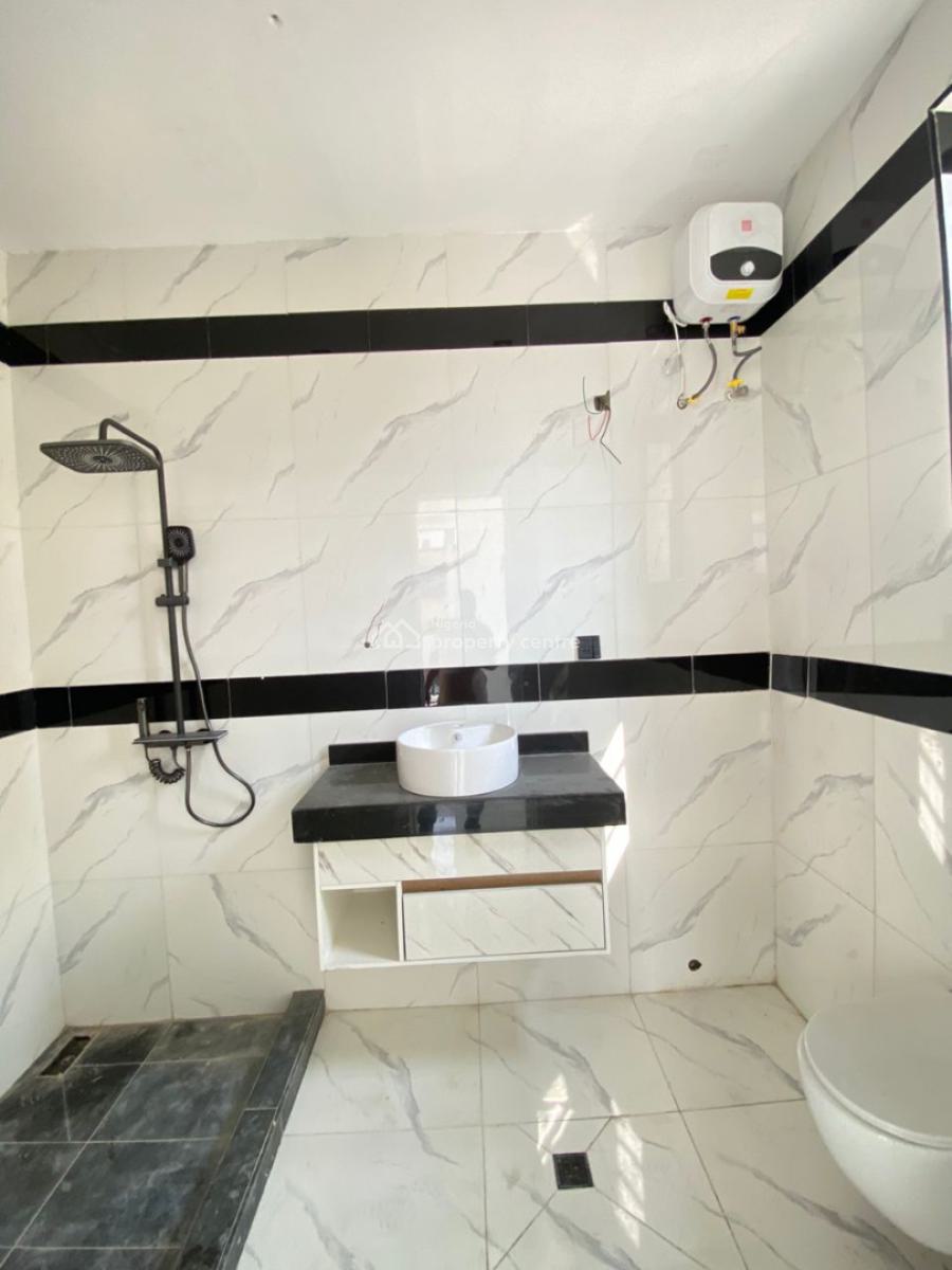 Luxury 2 Bedroom Apartment, Lekki Phase 1, Lekki, Lagos, Flat / Apartment for Sale