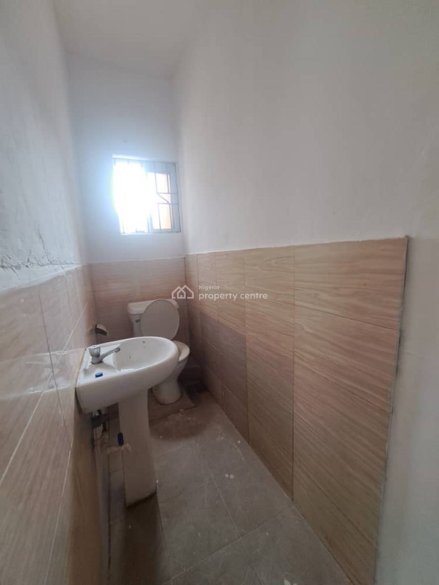 Luxury and Spacious 3 Bedroom Apartment Upstairs, Salem, Lekki, Lagos, Flat / Apartment for Rent