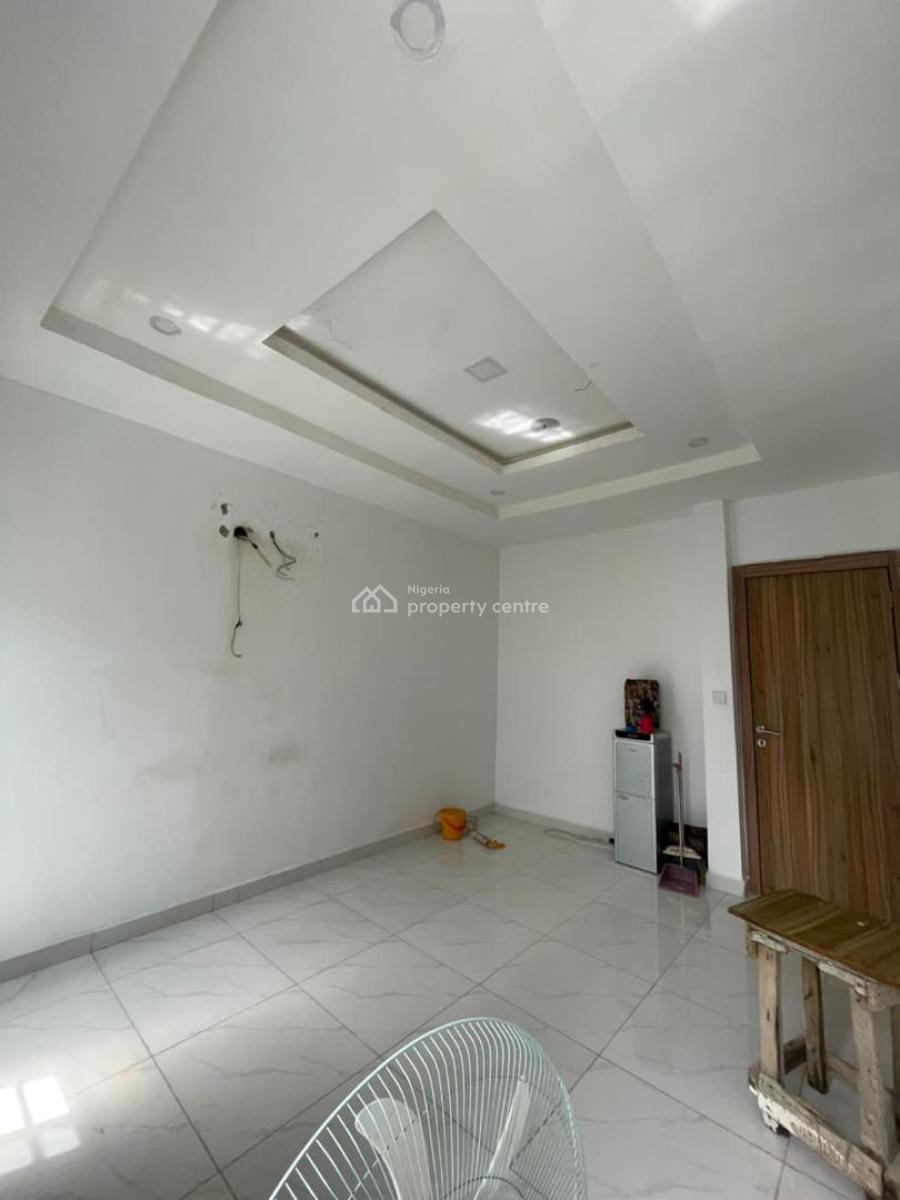 Spacious Master Bedroom in a Serviced Court, Justice Court, Spg Road, Ologolo, Lekki, Lagos, Flat / Apartment for Rent