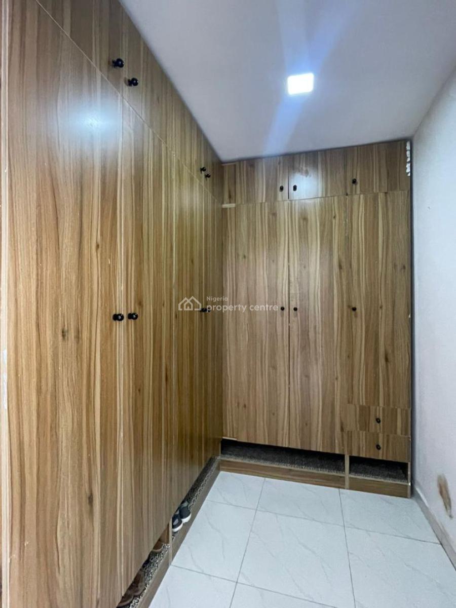 Spacious Master Bedroom in a Serviced Court, Justice Court, Spg Road, Ologolo, Lekki, Lagos, Flat / Apartment for Rent